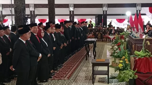 Pelantikan anggota DPRD Lumajang.