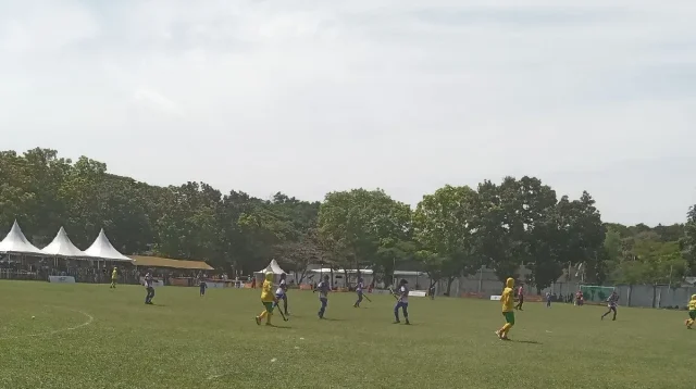 Tim hoki outdoor putri Jawa Timur membuka peluang meraih medali Pekan Olahraga Nasional (PON) XXI Aceh-Sumut XXI-2024 usai berhasil mengalahkan Kalimantan Barat 2-0 dalam laga penyisihan