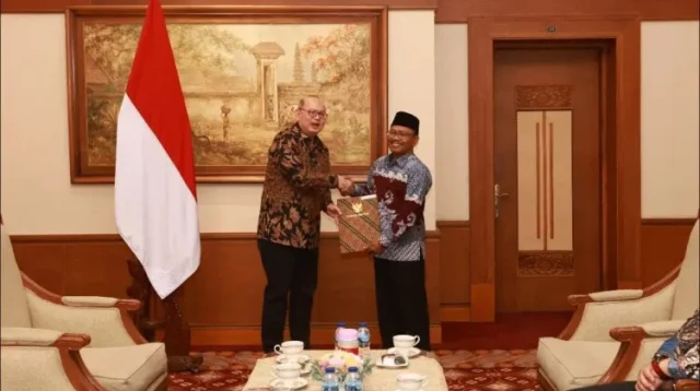 H. Sugirah atau akrab dipanggil Pakde Girah wakil bupati Banyuwangi.(lintasjatim.com)