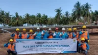 Pengoperasian Pembangkit Listrik Tenaga Surya (PLTS) di empat wilayah Kepulauan Madura yakni Pulau Saseel, Karamian, Pulau Saur dan Pulau Sadulang Kecil, oleh PLN UID Jawa Timur, Senin (28/10/2024). (ANTARA/HO-PLN UID Jatim)