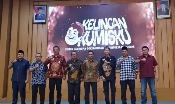 Ketua DPRD Kabupaten Malang Darmadi, Sekwan DPRD Kabupaten Malang Bagus Sulistyawan, Plh Sekda Nurman Ramdansyah, serta jajaran pimpinan DPRD Kabupaten Malang dalam launching Kelingan Kumisku.(Foto: Riski Wijaya/MalangTIMES).