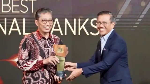 Bank Jatim menerima penghargaan dari CNBC Indonesia.