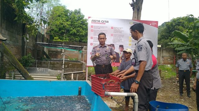 Panen raya ikan lele Lapas Kediri. [Joko]