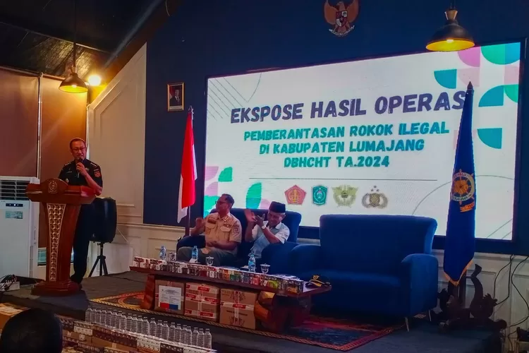 Bagus Sulistijono, Kepala Kantor Bea Cukai Probolinggo ketika memberikan sambutan dalam kegiatan ekspose hasil operasi, Rabu (11/12/2024). (jatimhariini.co.id)