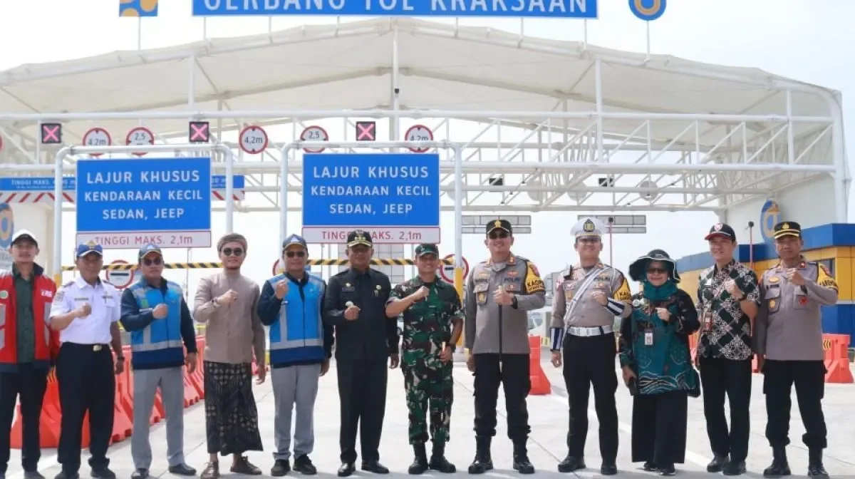 Pembukaan jalan tol di ruas Gending-Kraksaan di Kabupaten Probolinggo, Jumat (20/12/2024). ANTARA/Zumrotun Solichah