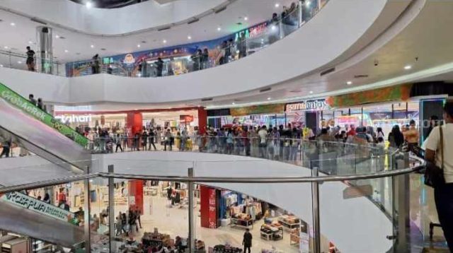 Pengunjung di Sunrise Mall Kota Mojokerto di Jalan Benteng Pancasila, Kecamatan Magersari, Kota Mojokerto. [beritajatim.com]