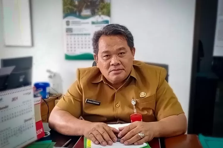 Kabid Perlindungan Anak dan Pelayanan Rehabilitasi Sosial di Dinas Sosial, Darno, SPd, MM, ketika diwawancarai, Senin (9/12/2024). (jatimhariini.co.id)