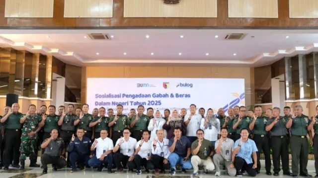 Pertemuan antara Bulog dengan TNI di Surabaya ANTARA