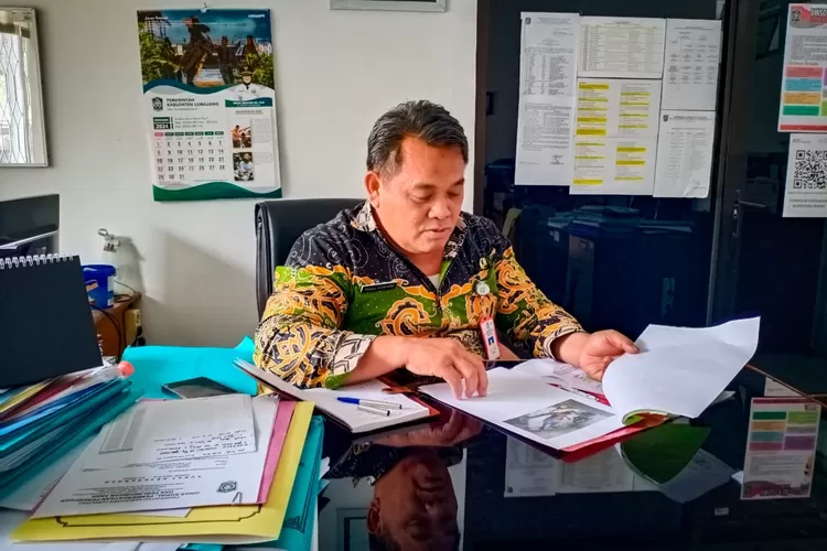 Kabid Perlindungan Anak dan Pelayanan Rehabilitasi Sosial di Dinas Sosial, Darno, SPd, MM, ketika ditemui jatimhariini.co.id, Kamis (2/1/2025). (jatimhariini.co.id)
