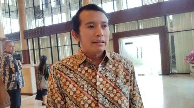 Ketua Komisi C DPRD Jawa Timur, Adam Rusydi, saat memberikan keterangan di Surabaya beberapa waktu lalu. (ANTARA)