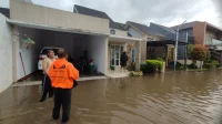 Banjir yang merendam sejumlah perumahan di Jember sudah mulai surut, Senin (20/1/2025). (ANTARA)